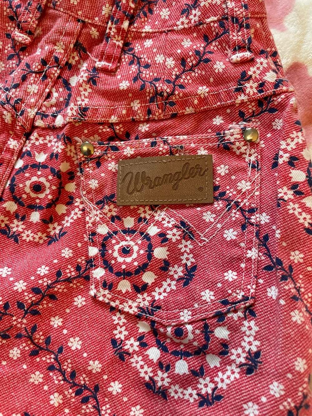 Kids Vintage Wrangler High Waisted Red Floral Print Denim Shorts Size 9/10